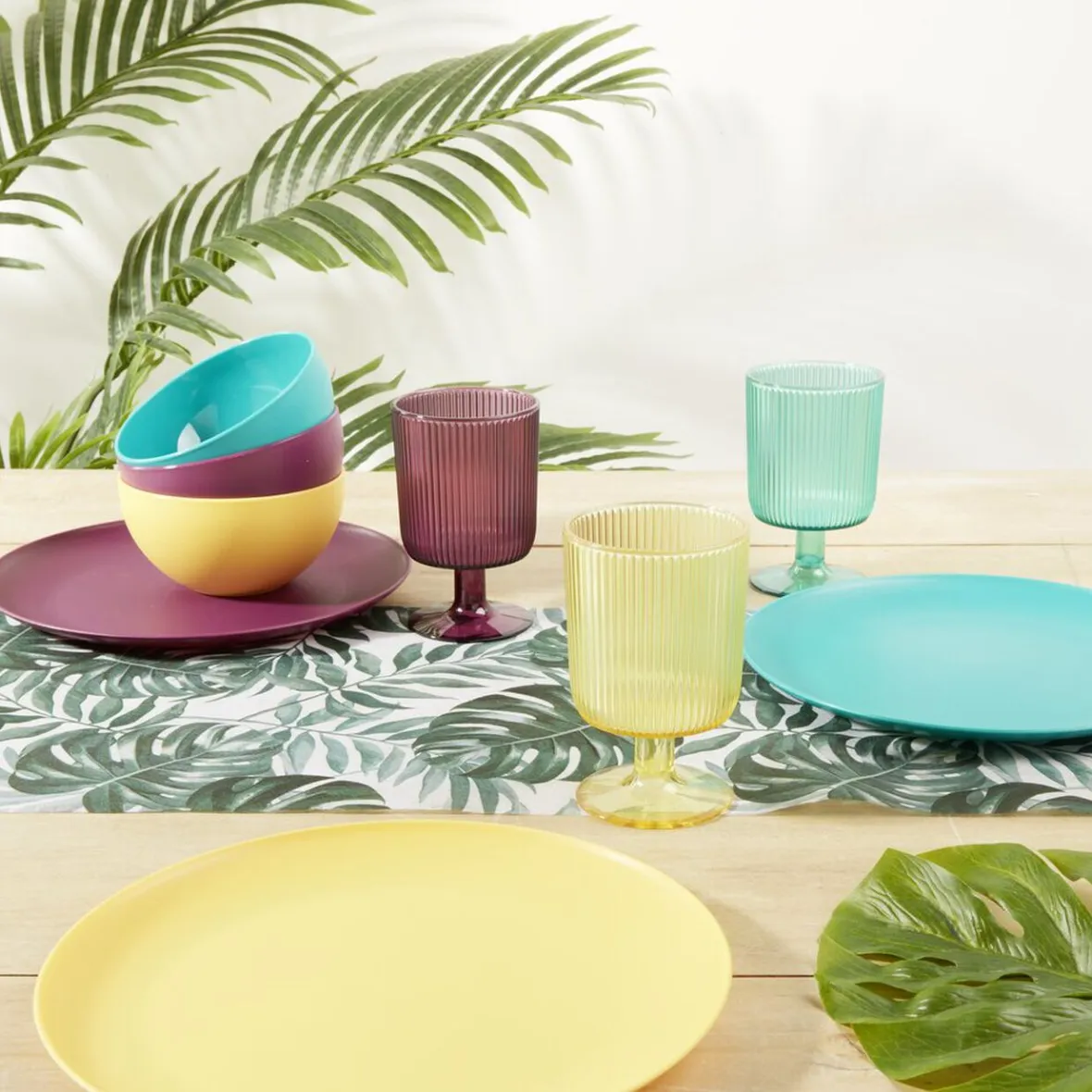 Vaisselle Et Accessoires De Table<Gifi Verre à pied strié 300ml plastique Ø8xH12,5cm- 3 coloris